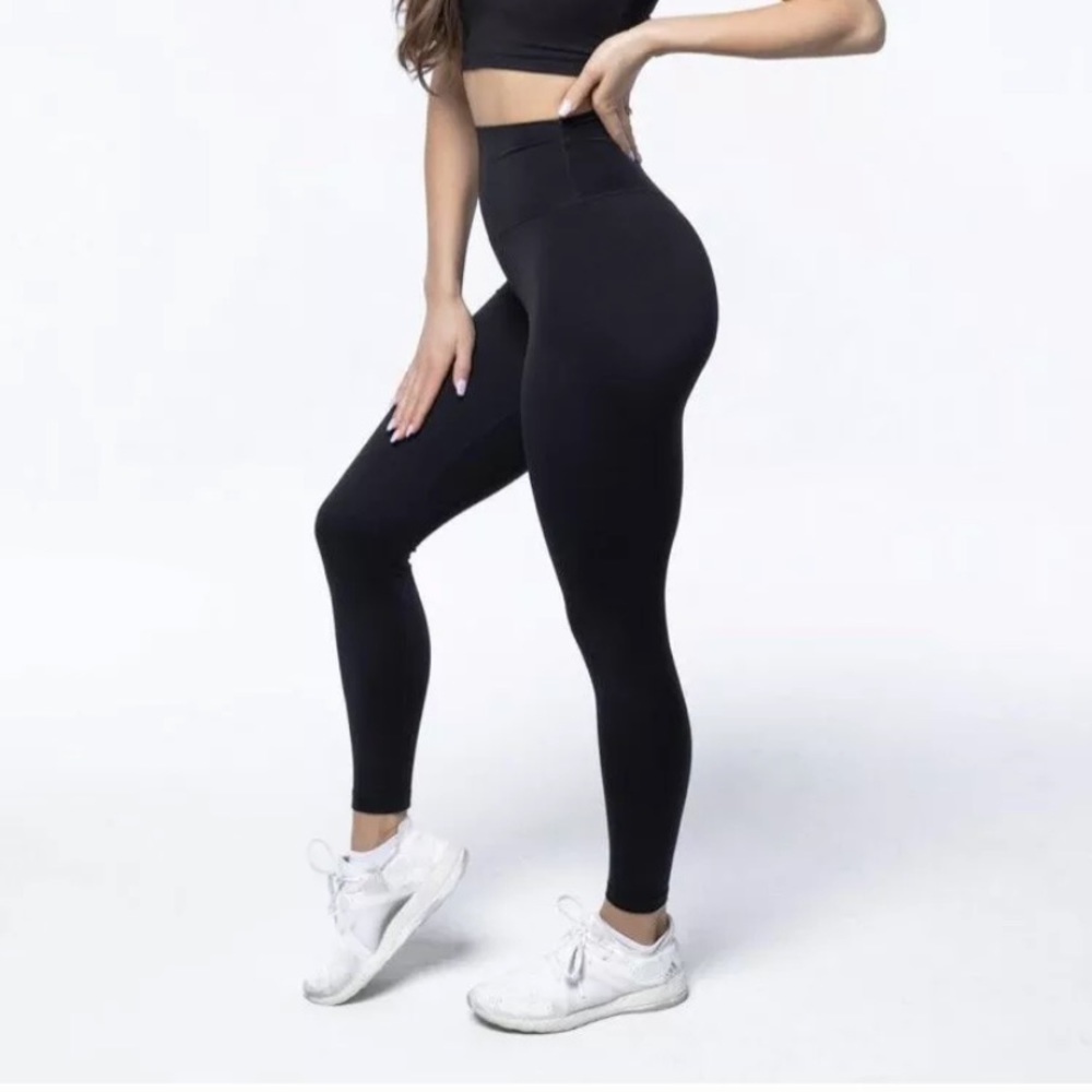 Midnight (black) ascend pant